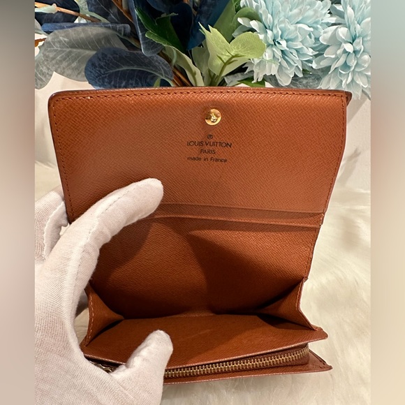 RA1916 | Louis Vuitton Tressor Wallet - Picture 7 of 15